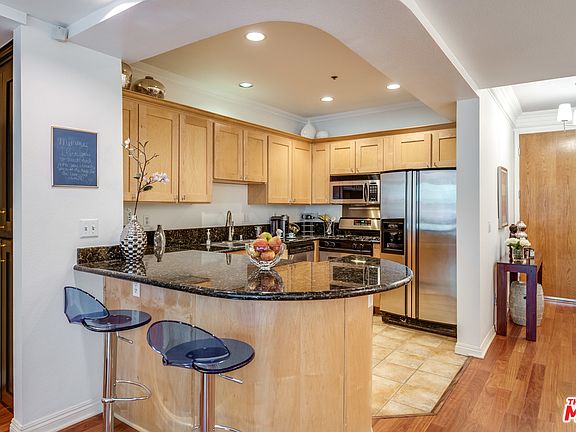 5th image of 12603 Moorpark St Unit 103