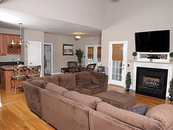 3rd image of 1022 Kestrel Ct