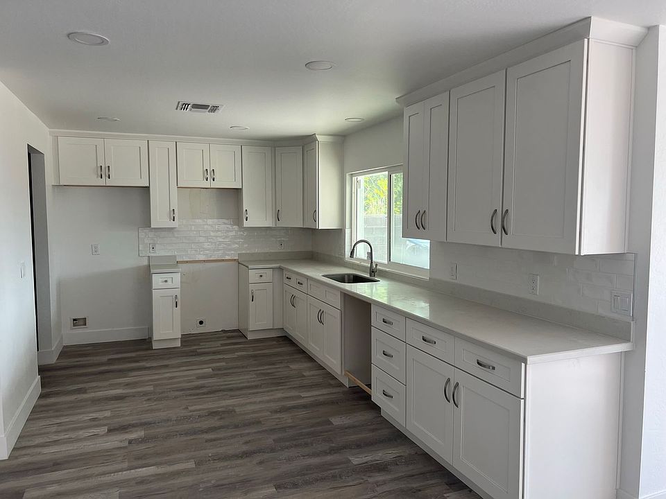 1st image of 1877 E Loma Vista Dr