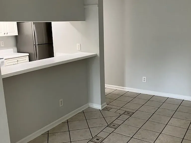 909H Litchfield Way — Photo 3
