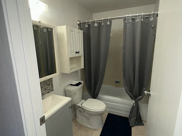 1237 Sterling Ln — Photo 7