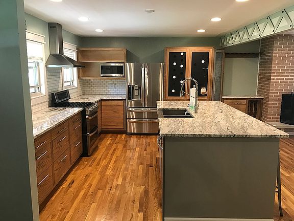 5th image of 9035 Holliday Dr