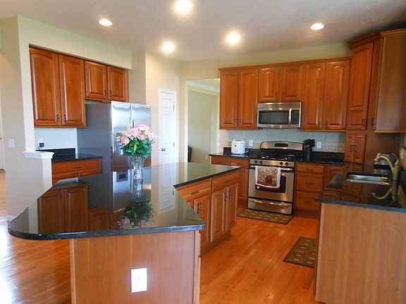 4th image of 8111 Vegas Ct