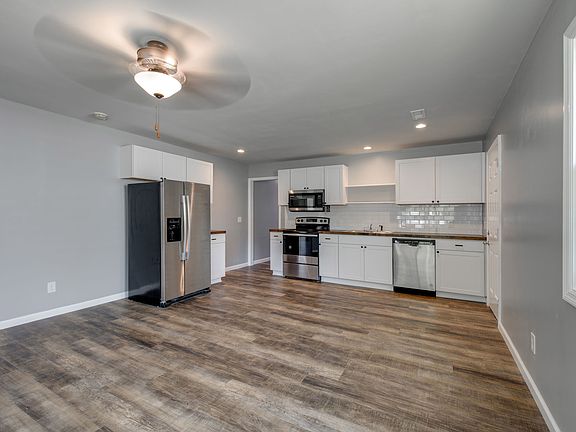 4th image of 2611 Andrews St #101