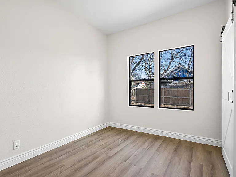 814 W Fern St — Photo 17