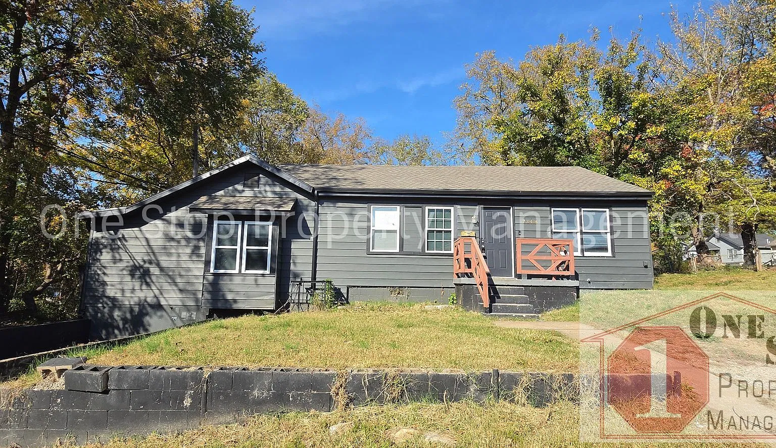 Beautiful 4 Bedroom 2 Bathroom Home in Kansas City! — Photo 1