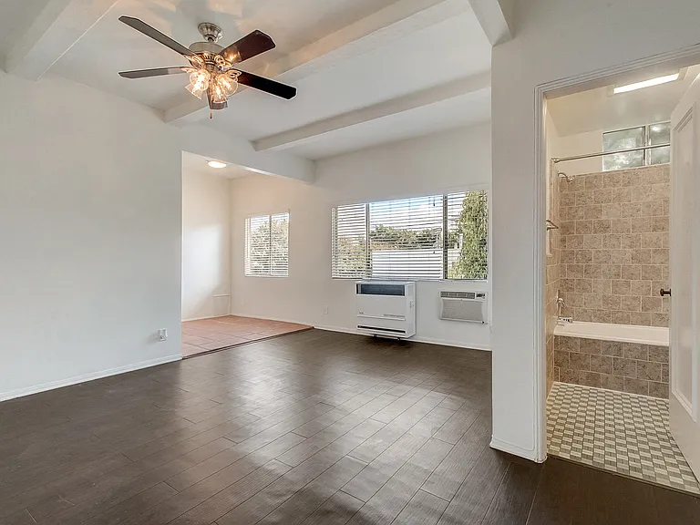 232 S Reeves Dr — Photo 39