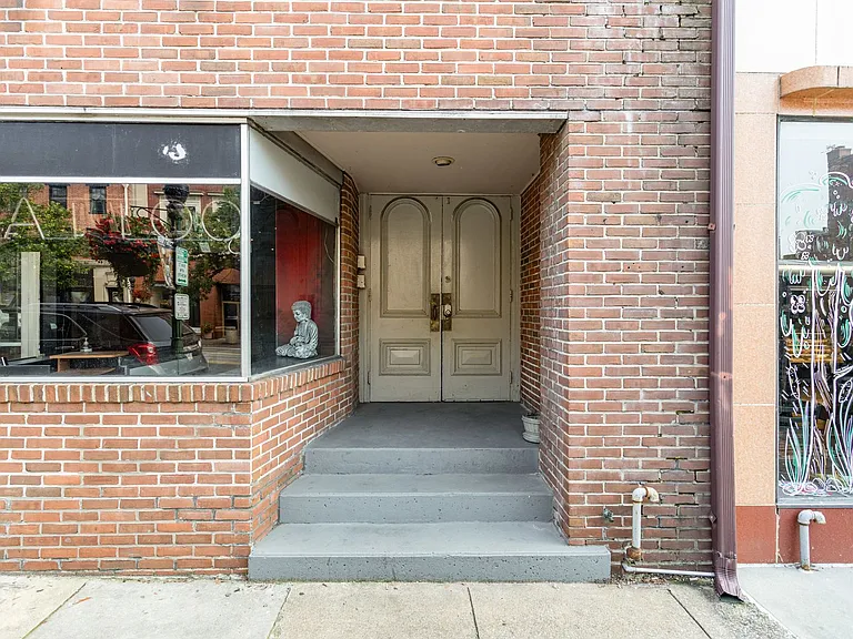 32 W High St — Photo 2