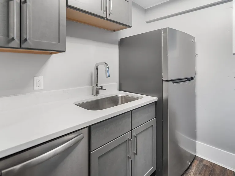 109 Williams St — Photo 58