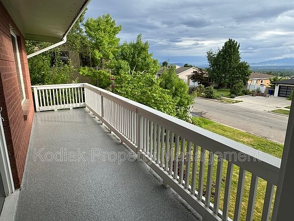 3rd image of 2253 S Scenic Dr