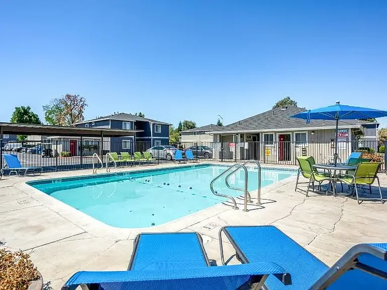 Riverbank Apartments — Photo 16