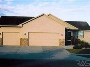901 S Tayberry Ave, Sioux Falls, SD 57106