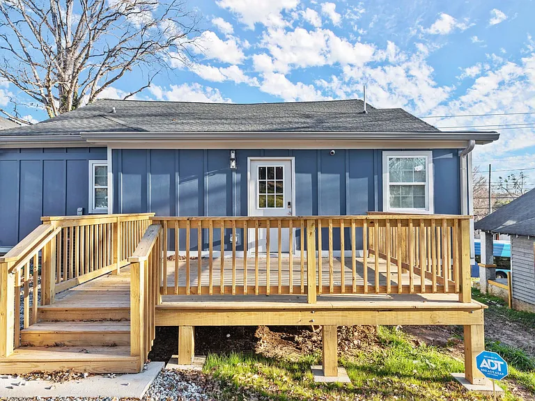 1690 Donald Lee Hollowell Pkwy NW — Photo 2