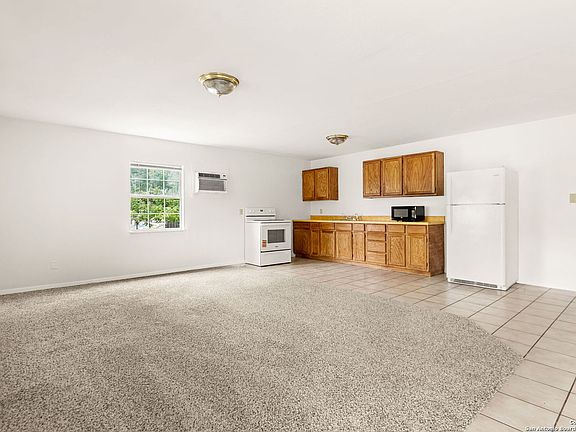 4th image of 1582 green hill