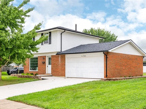 1013 W Lake Ave, New Carlisle, OH 45344