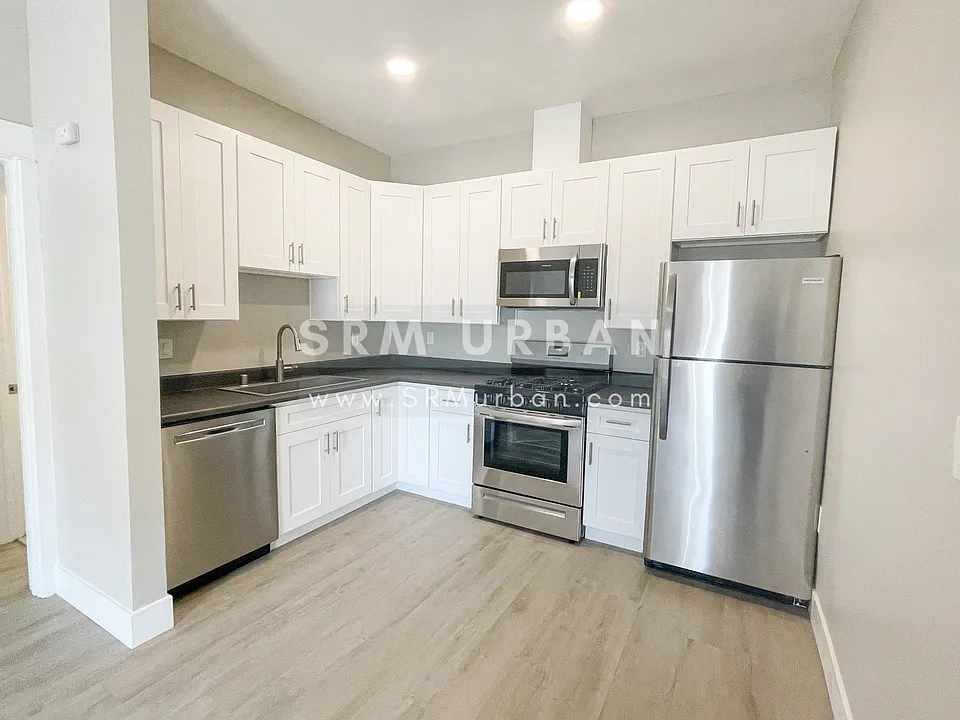 438 W Date St #6