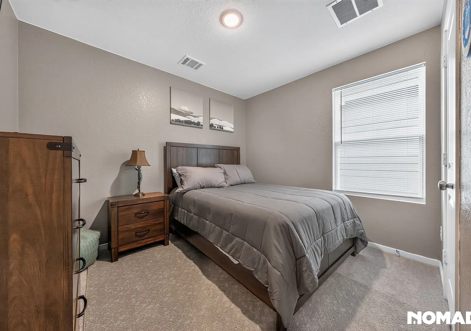 Charming 3BR House in Converse — Photo 3
