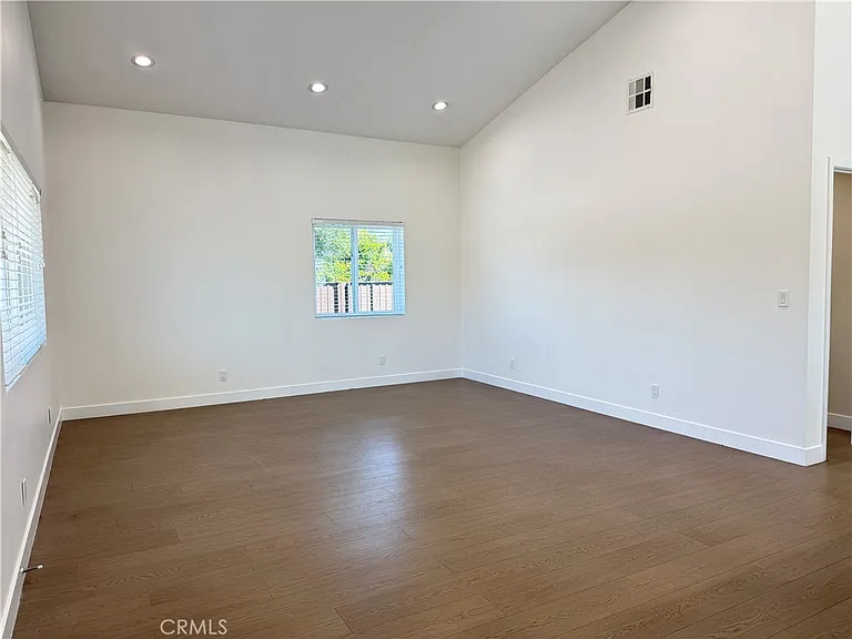 9132 Balcom Ave — Photo 6