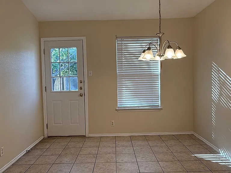 311 McCarthur Dr — Photo 12