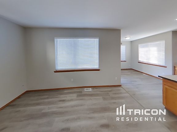 5th image of 16217 87th Ave E