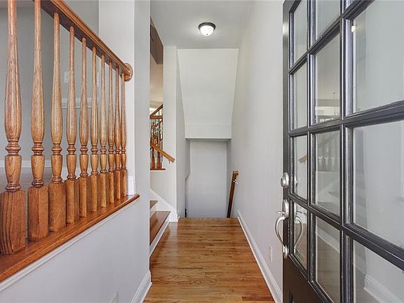 2nd image of 425 Creekview Trl SE