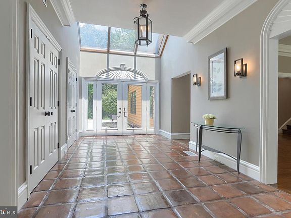 4th image of 51 Hill Manor Dr