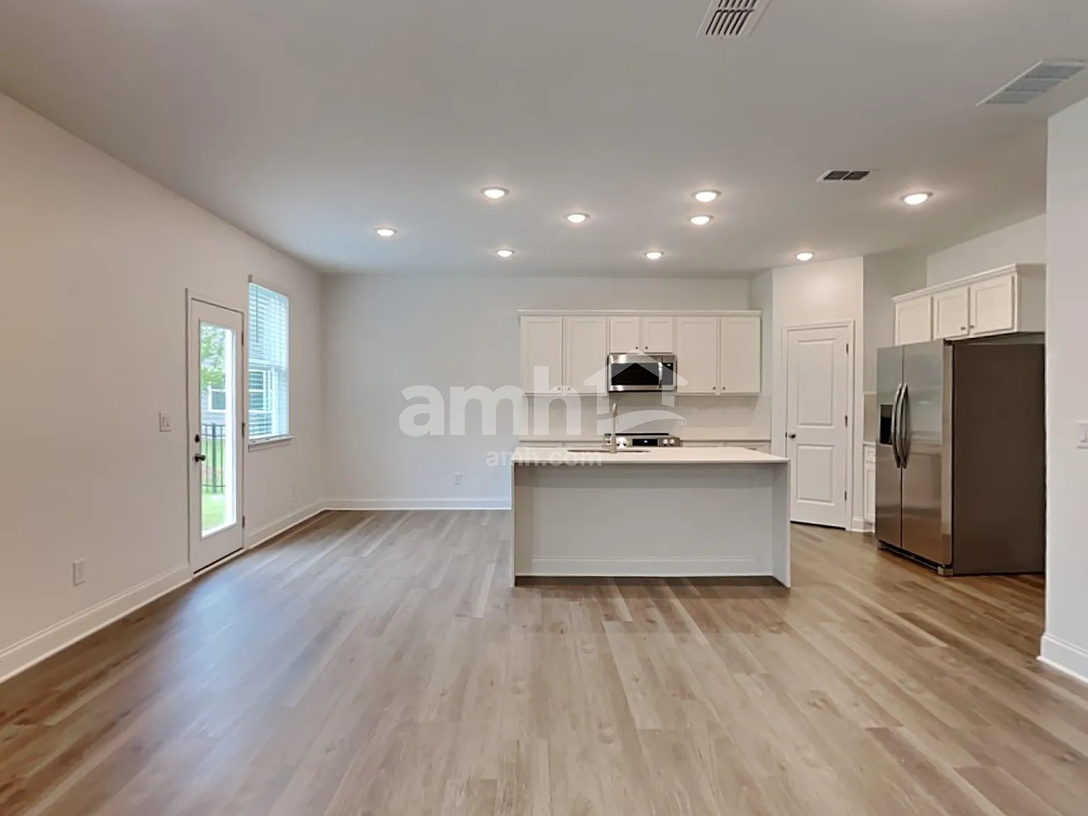 4 bed, 2.5 bath, 2297 sqft, $2,600 — Photo 3