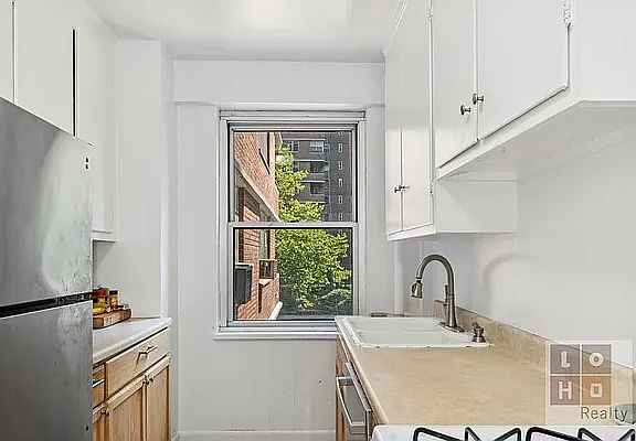 4th image of 575 Grand St APT E205