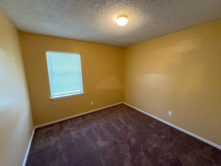 820 Michelle Dr — Photo 14