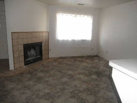 Living Room w/firelplace