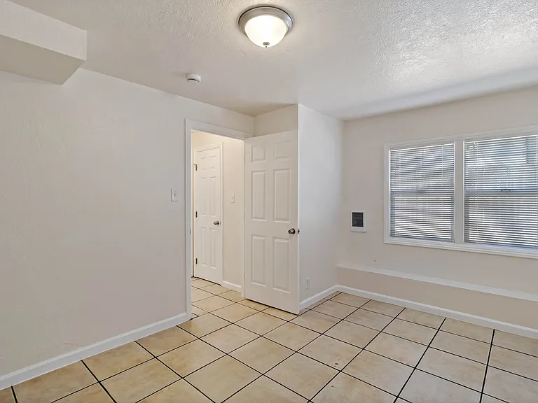 137-139 4th St #139-C — Photo 3