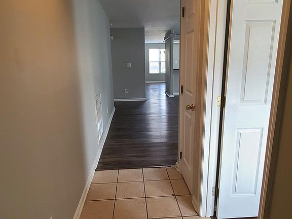 3rd image of 2513 Buck Ln