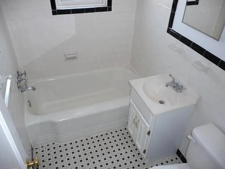 319 12th St NE #6 — Photo 7