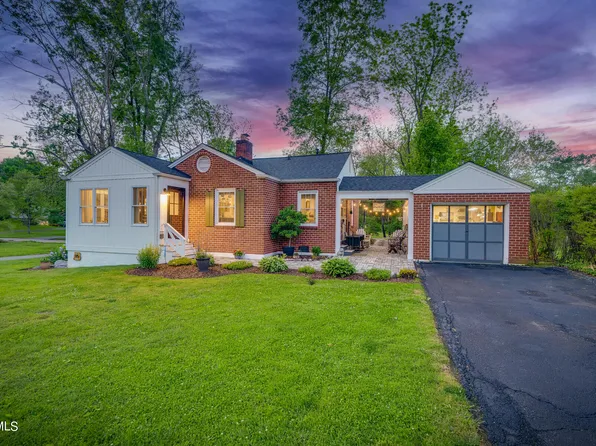 115 Park Ct, Johnson City, TN 37601