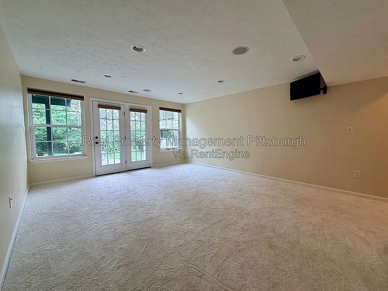242 Corey Dr — Photo 20