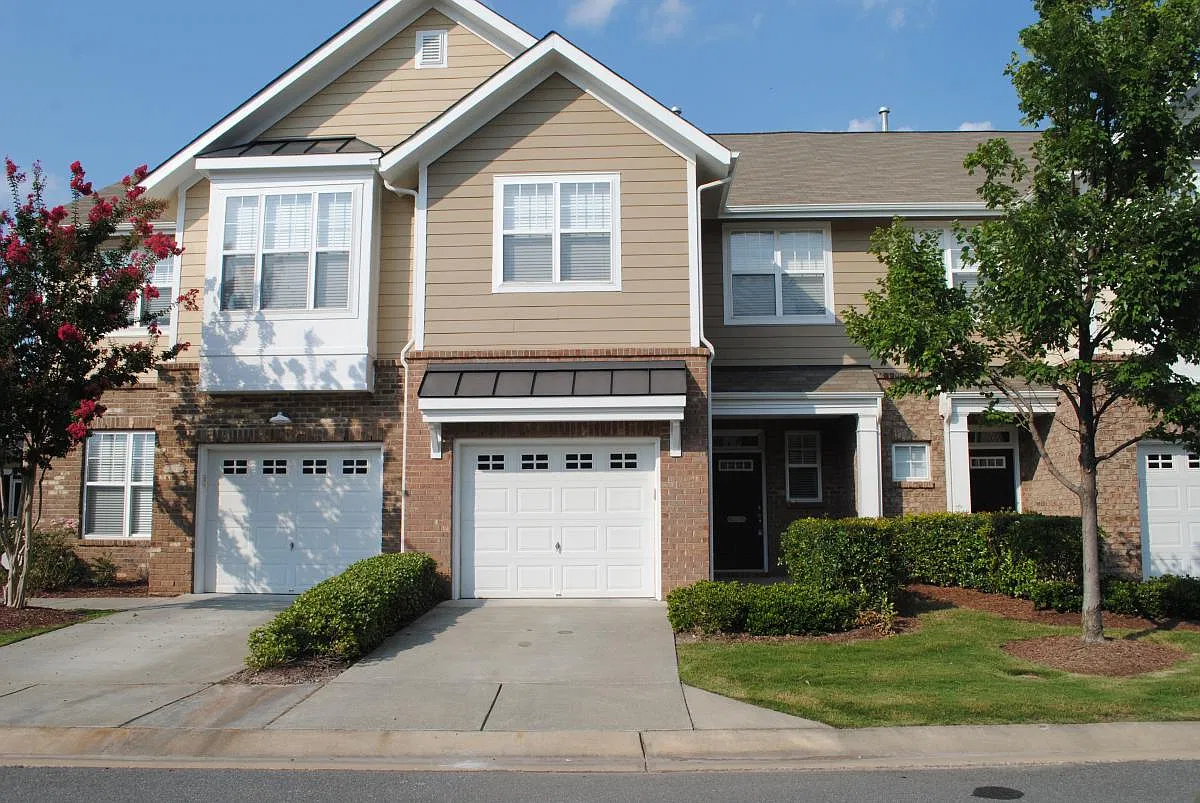 3 bed, 2.5 bath, 1601 sqft, $1,875 — Photo 1