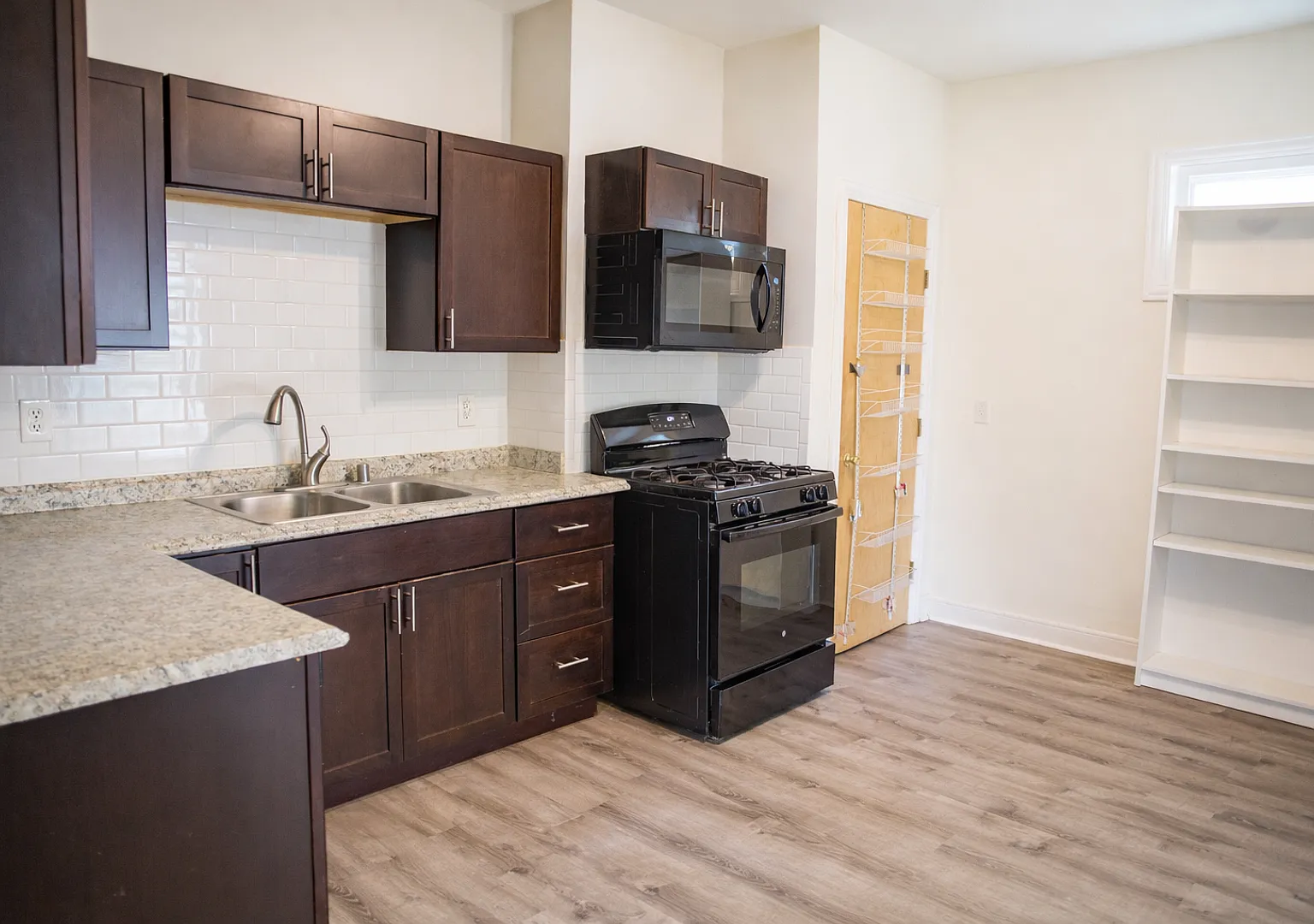 Como 7 Bed 4 Bath House ~ Spacious Open Concept Kitchen/Dining/Living Area~ Available September 2027 — Photo 2