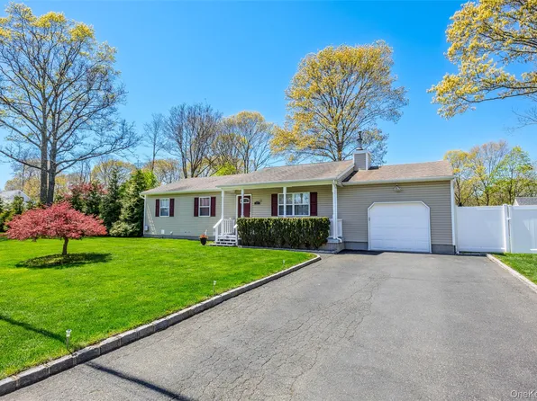 405 Puritan Drive, Yaphank, NY 11967
