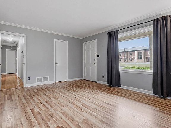 2nd image of 2214 Doncaster Dr