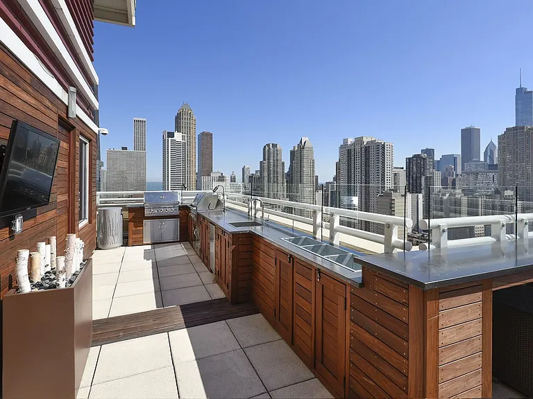 Chestnut Tower Apartments — Photo 15