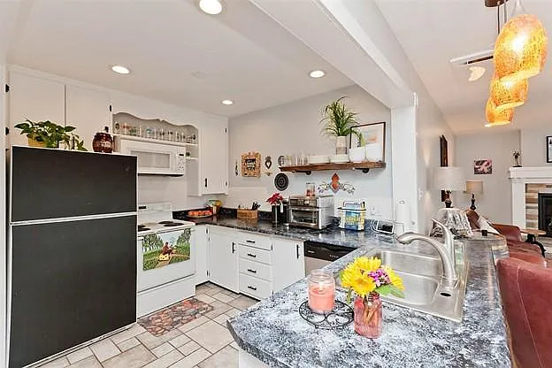 1427 White Ave — Photo 6
