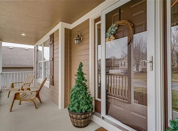 2nd image of 617 NE Cumberland Dr
