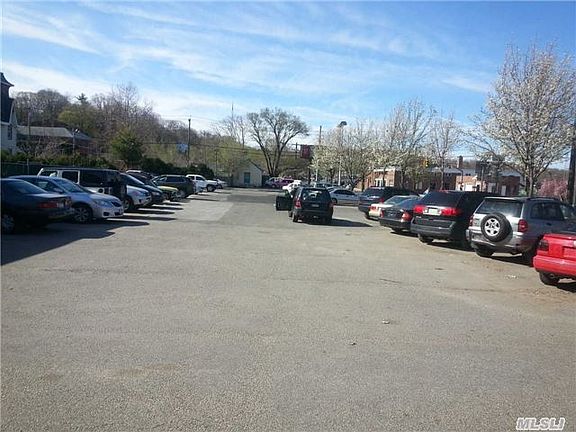 3rd image of 49 Glen Cove Ave
