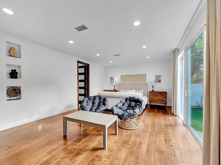 5817 Ranchito Ave — Photo 81