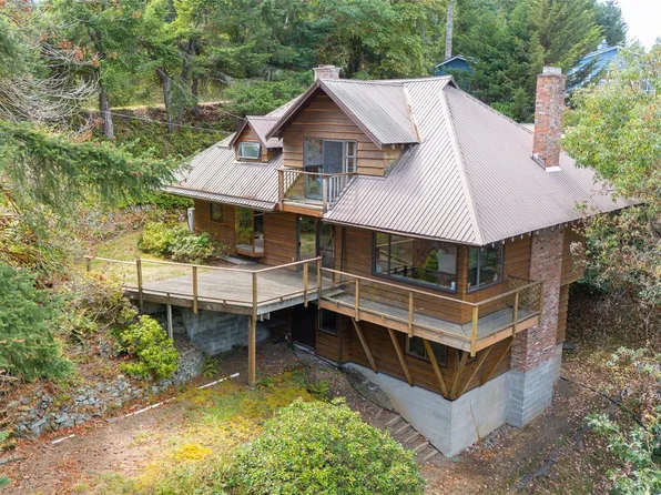 6697 Genoa Bay Rd, North Cowichan, BC V9L 5Y7