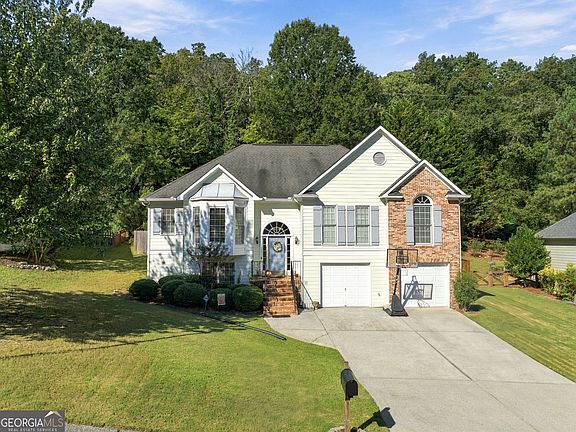 3rd image of 30 Gables Dr SE