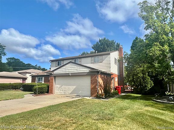 2nd image of 21180 Glenmorra St