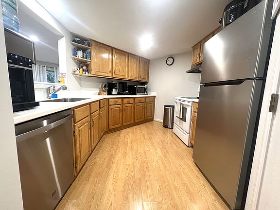 2nd image of 185 Trailside Way #185