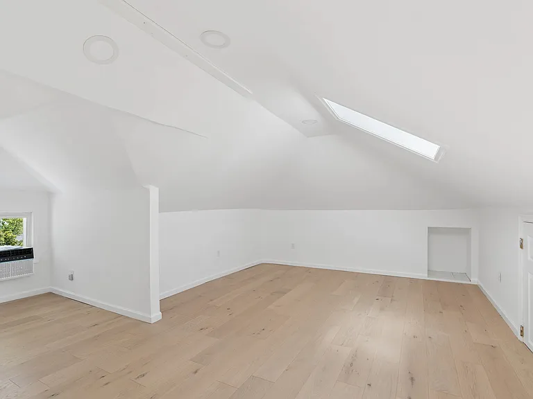 500 Park Ave #2E — Photo 17