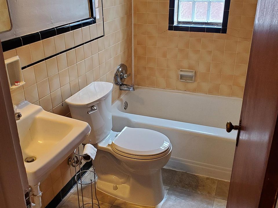 2nd image of 5824 Ridge Rd #8